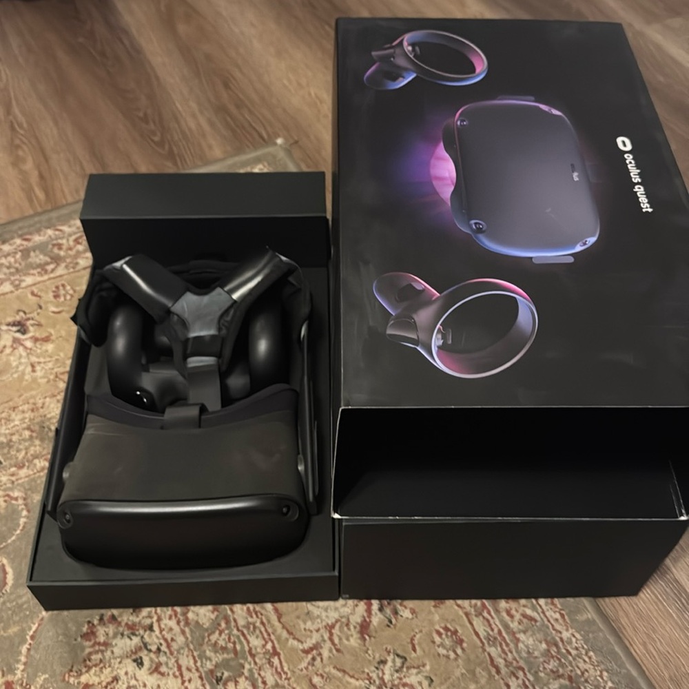Oculus Quest. Original case.